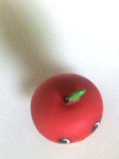 何か