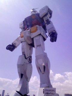 そびえ立つガンダム