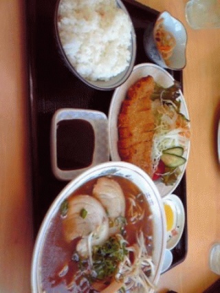 ラーメン定食トンカツ
