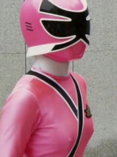 ピンク