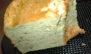 イチゴ練り込みケーキ