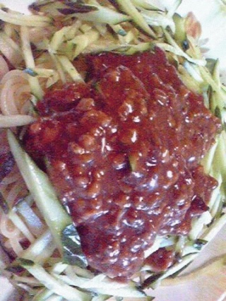 ジャージャー麺