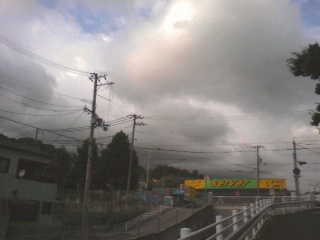 ヤバイ一雨きそう