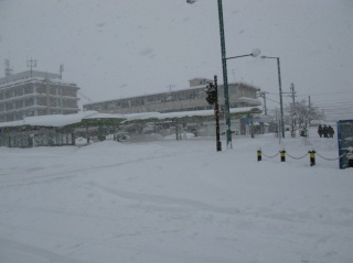 元旦の駅前