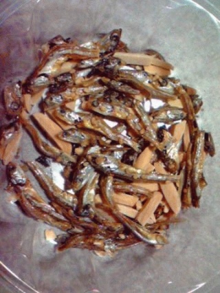 小魚アーモンド