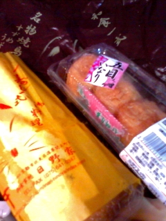 参道とスーパーのお稲荷さん