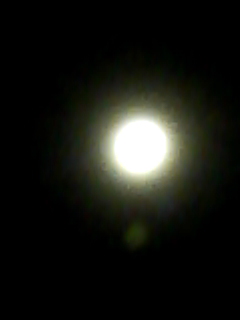 お月さまと謎の天体