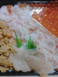 かにいくらうに丼