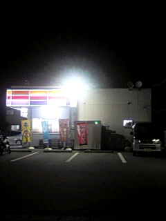 夜のコンビニ