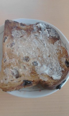 レーズンくるみパン